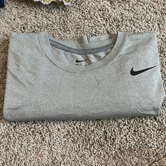 Nike Tee - Picture 1 of 1